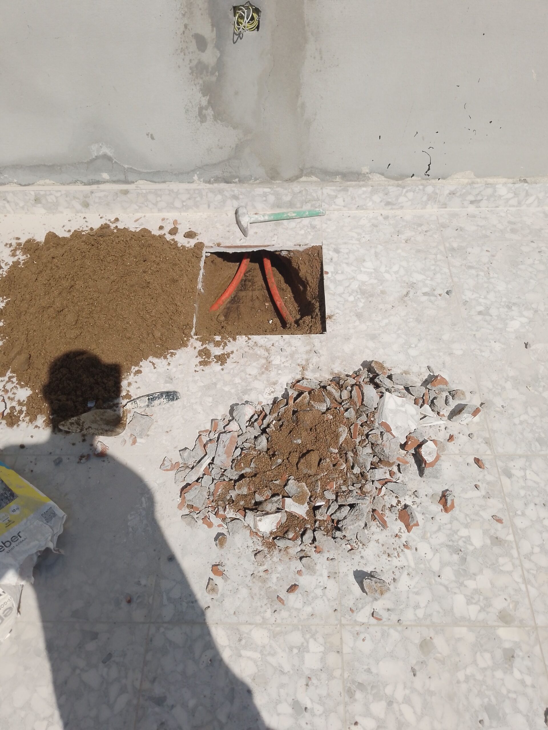 معلم بلاط وجميع انواع السيراميك والبورسلين والبرقي