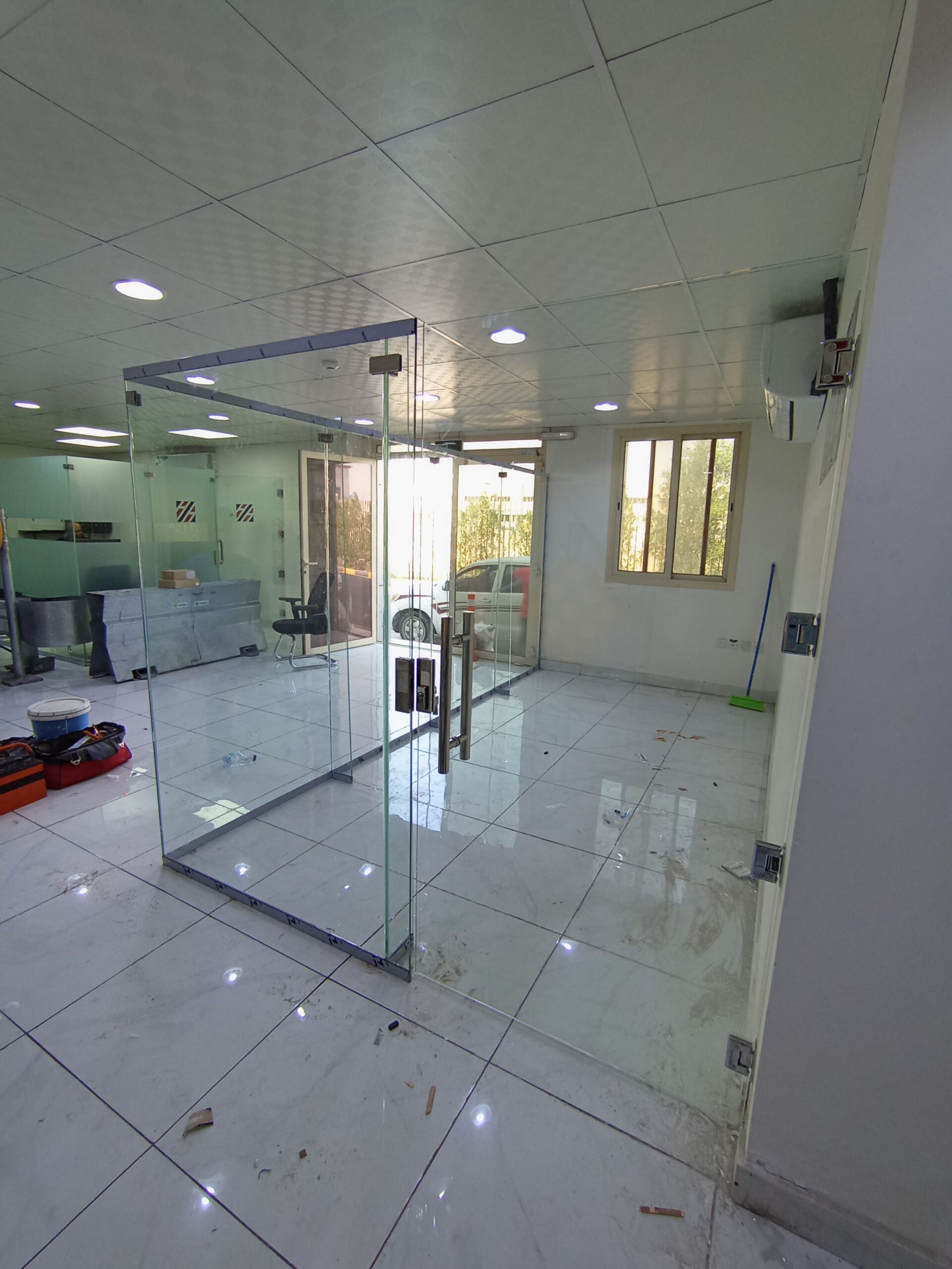 زجاج سكريت ١٠ ملي تركيب مكاتب 0535308137