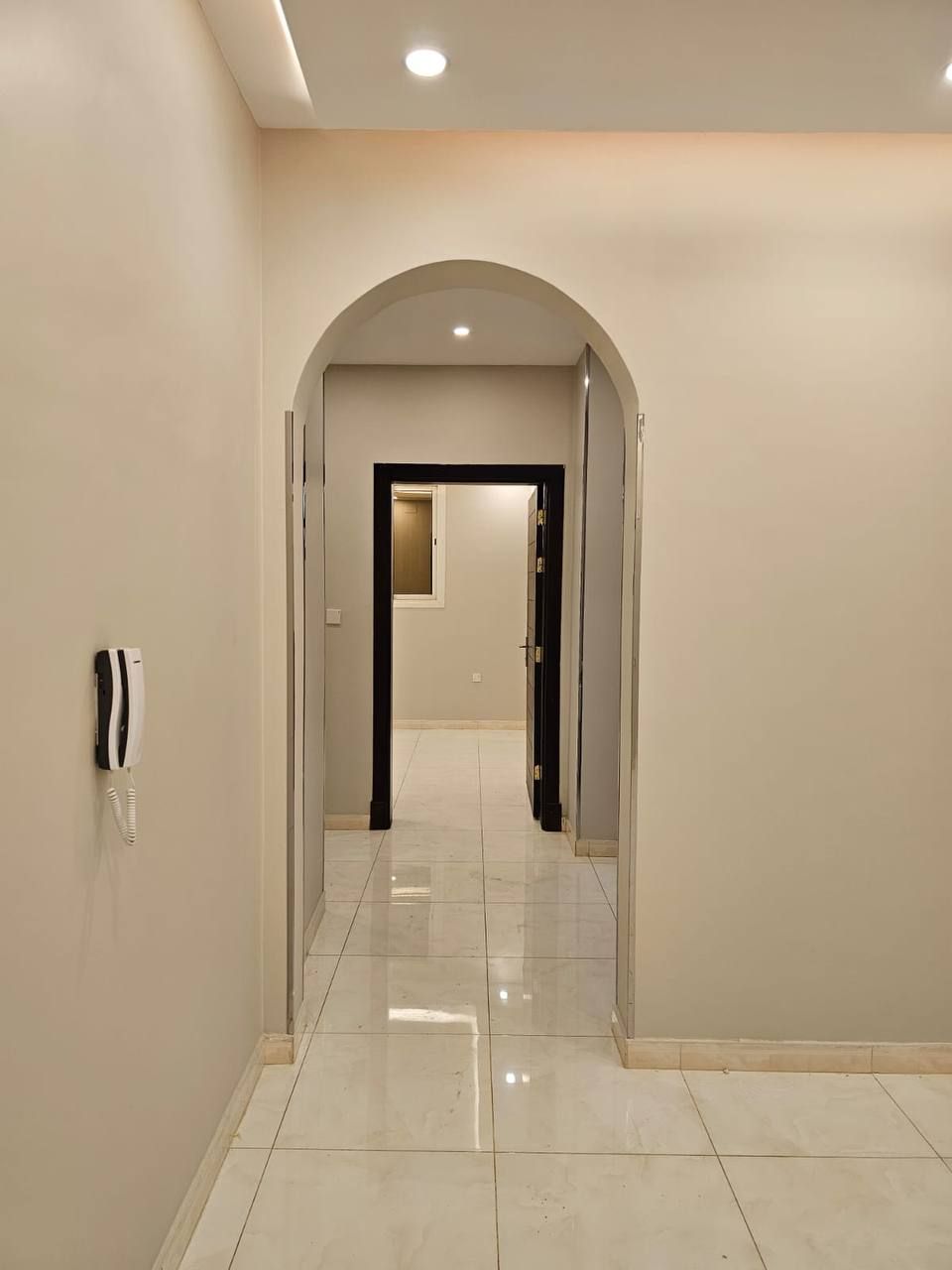 السلامه جدة: للإيجار شقة كبيرة في السلامة، شمال جد