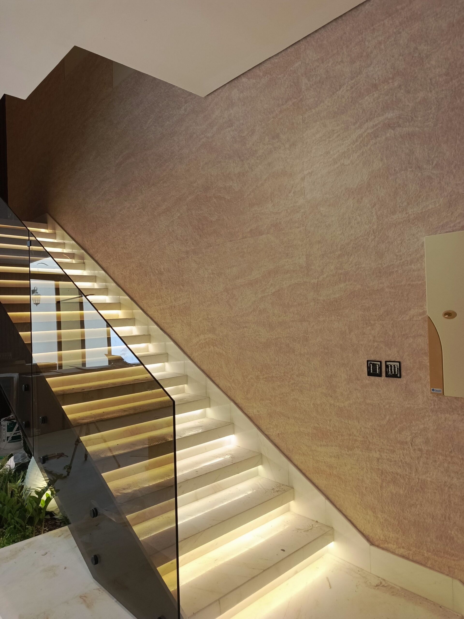 معلم تركيب صفائح حجري صفائح طيني داخلي او خارجي في