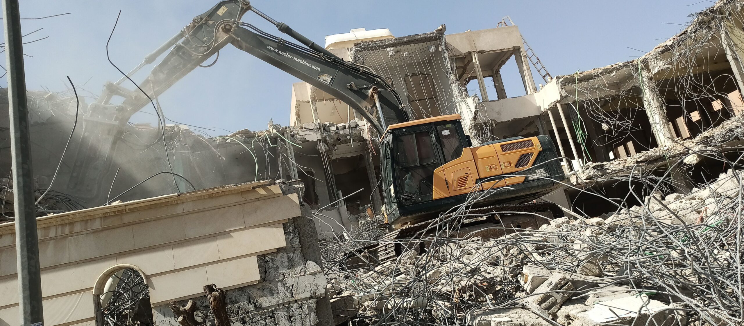 مؤسسة هدم مباني الرياض