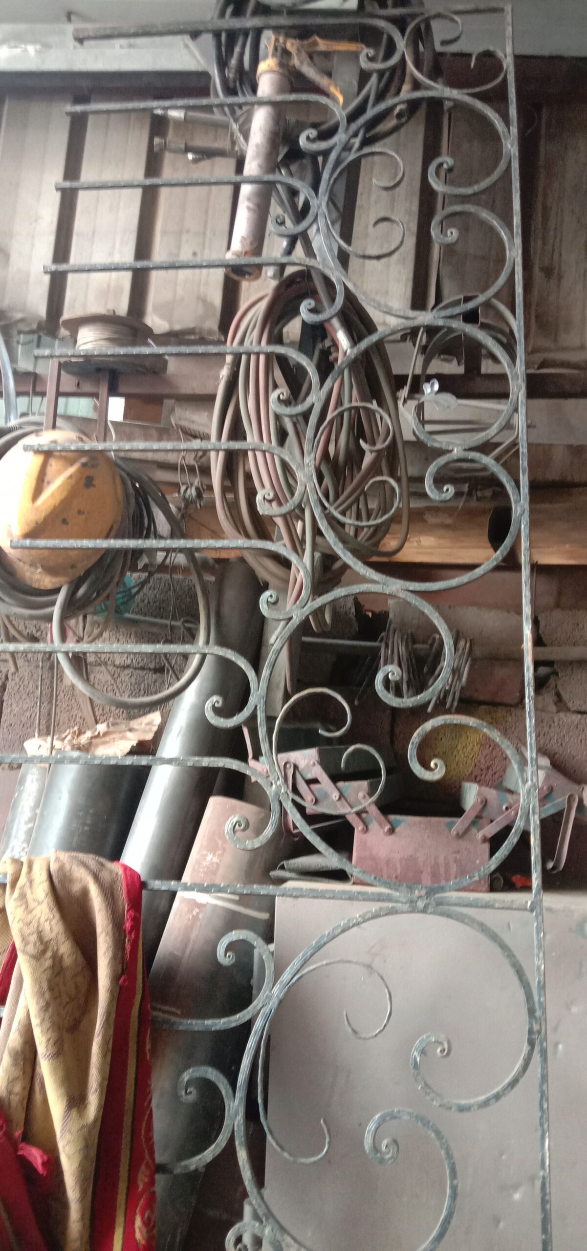 مضلات سيارات وجميع اعمال الحداده هناقر سواتر جلسات