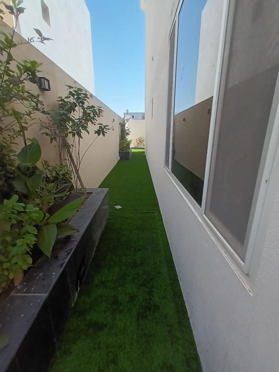 أبو حمزة النقيب لتنسيق الحدائق وبيع الشتلات والأسم