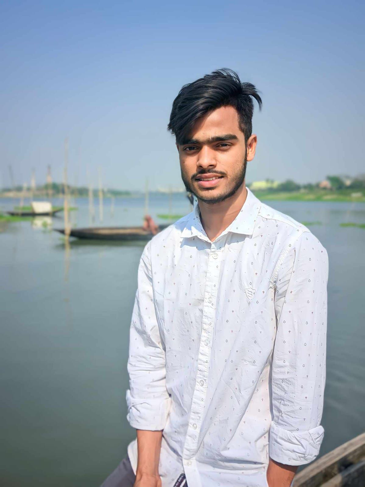 عمال تي بوي بنغالي موجود