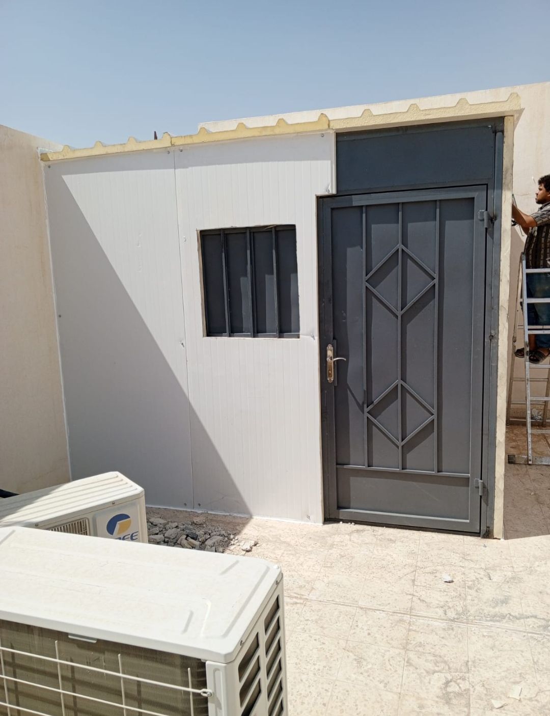 مضلات وسواتر وجلسات وهناجر مستودعات ساندويش بانل و