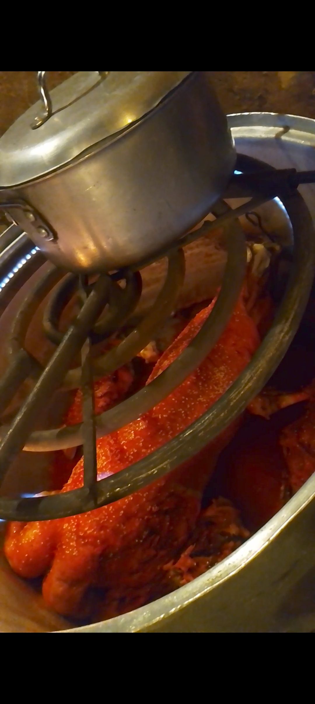 طباخ ذبايح وحشوان متنقل مع جميع الاغراض داخل الريا