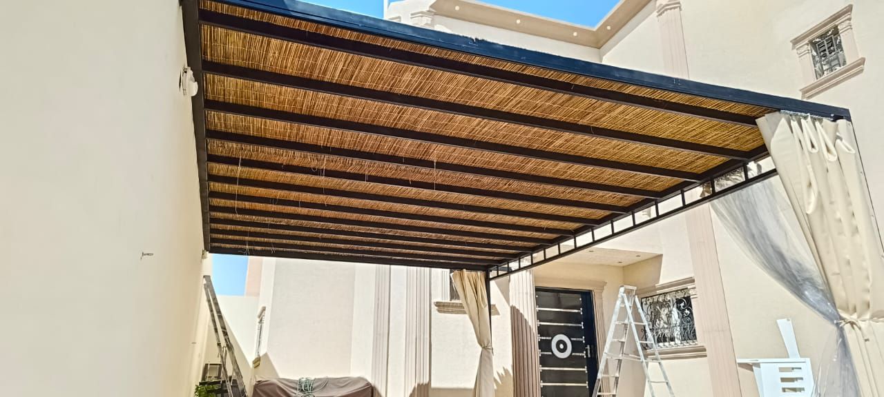 مضلات وسواتر وجلسات وهناجر مستودعات ساندويش بانل و