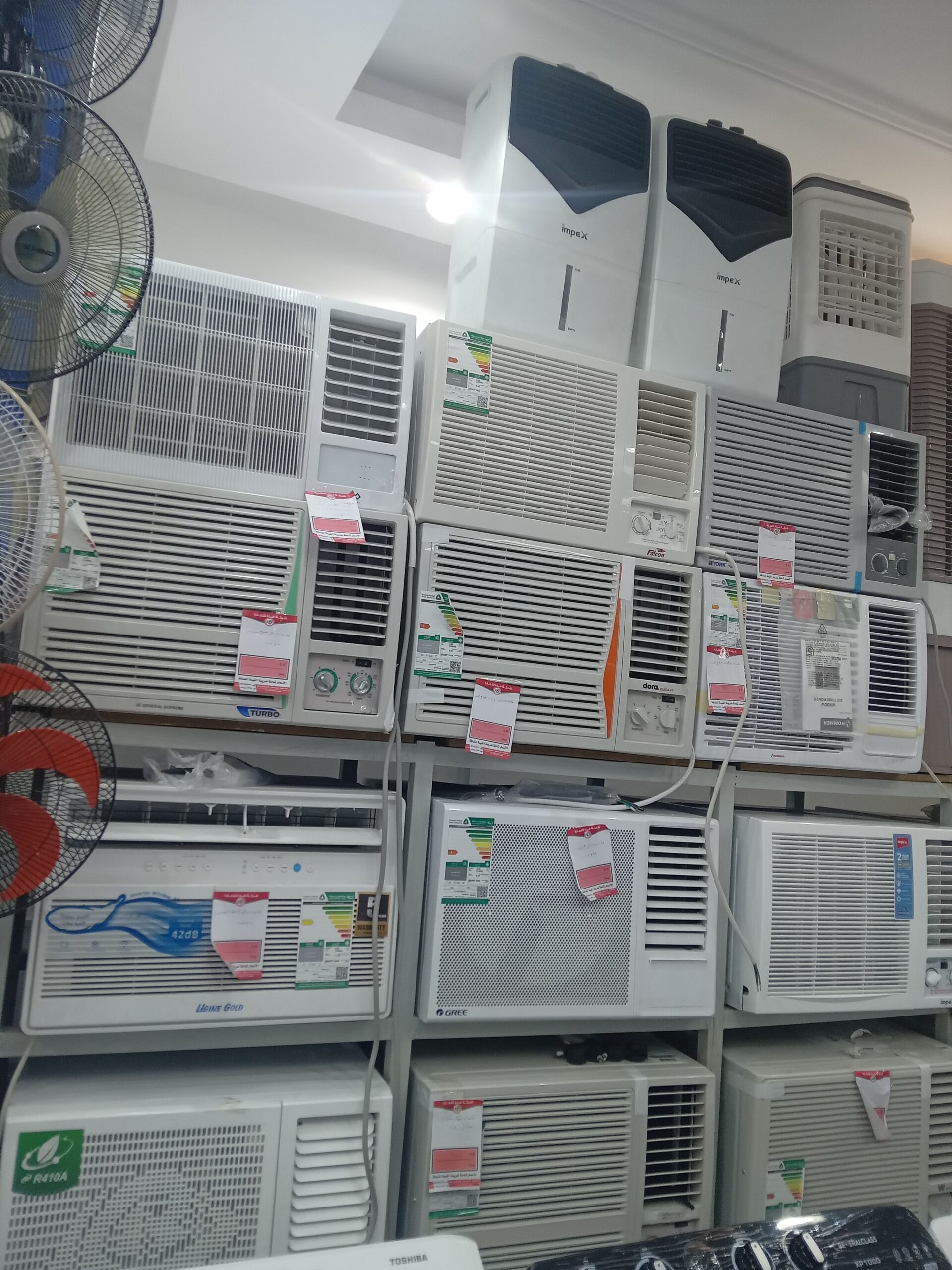 يوجد لدينا جميع المكيفات