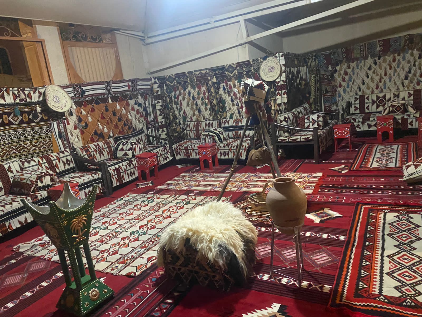 تاجير كراسي طاولات داري مستطيل كنب زال جلسات خيام