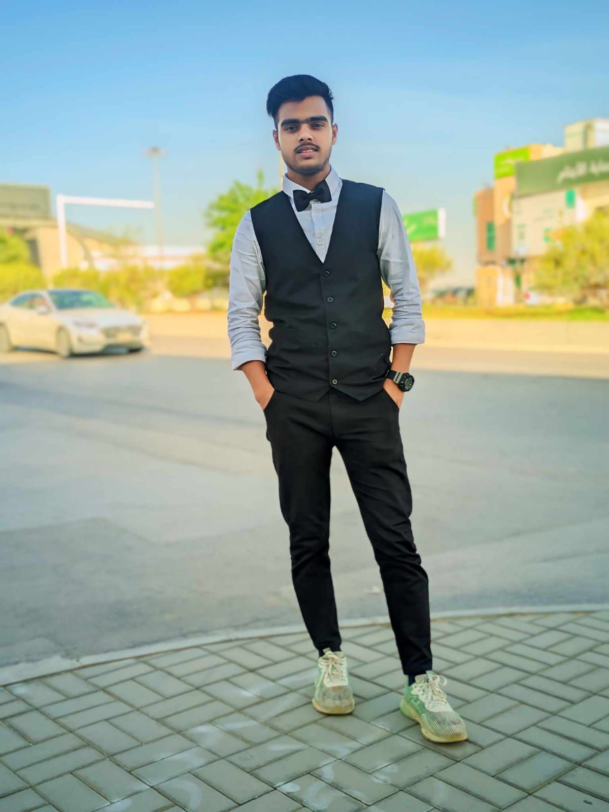 عمال تي بوي بنغالي موجود