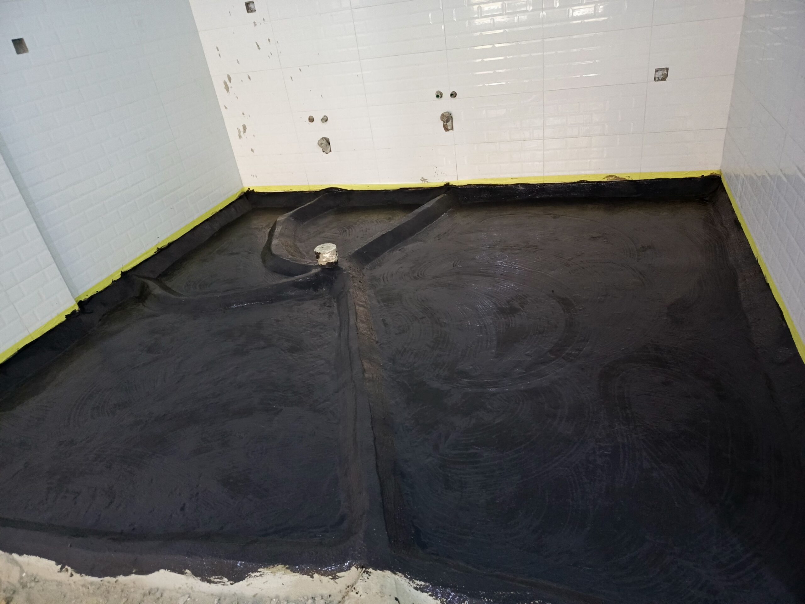 تنفيذ اعمال العوازل المائي والحراري