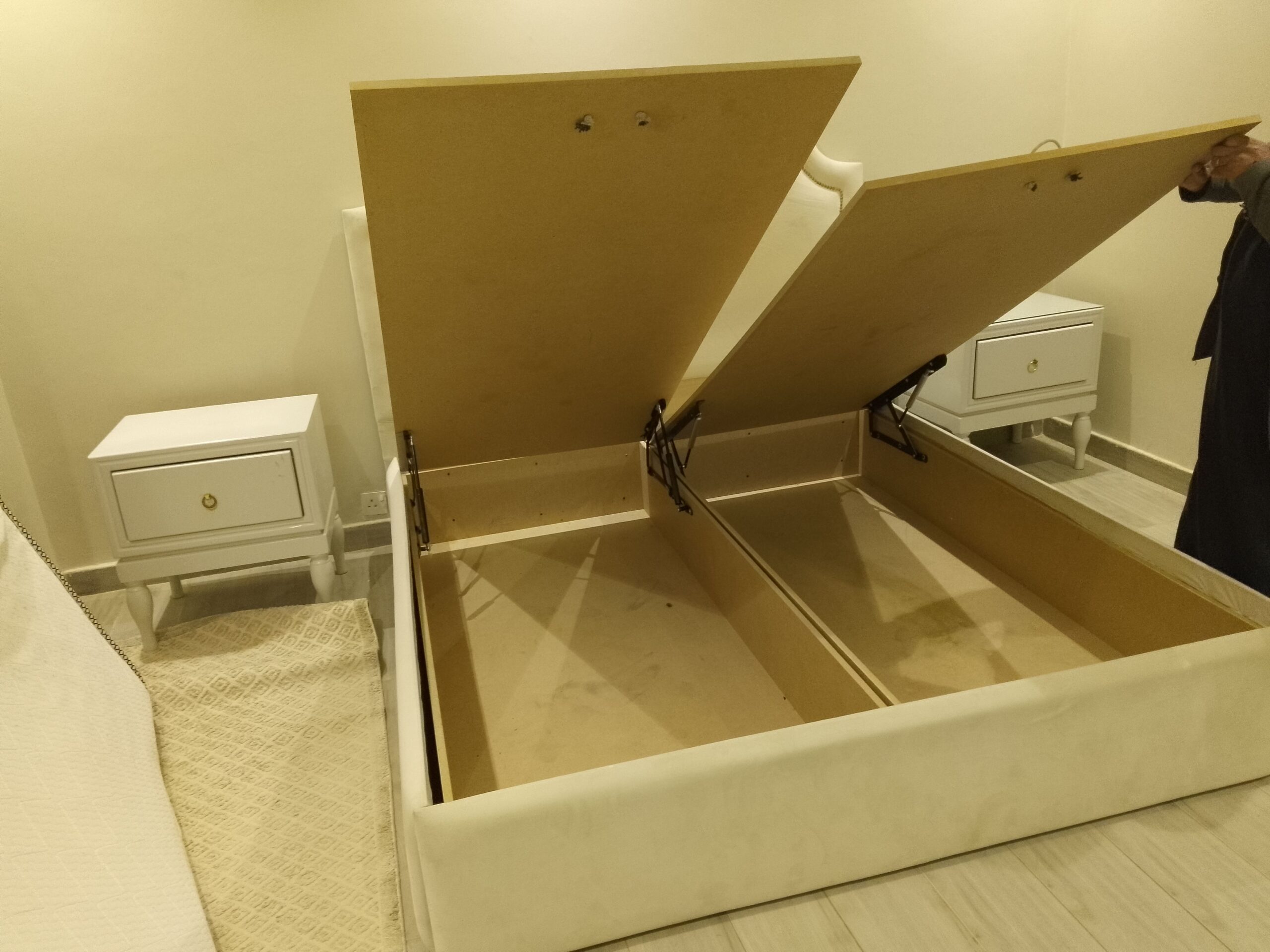 نشتري الأثاث المستعمل والجديد