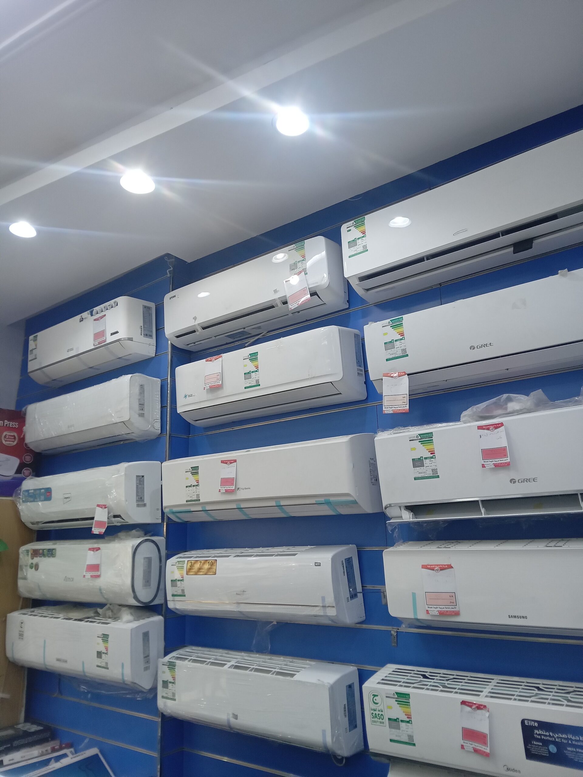 يوجد لدينا جميع المكيفات