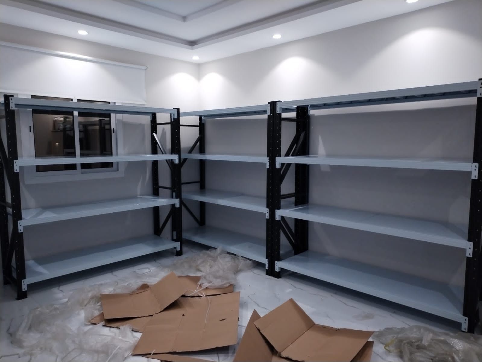 يوجد لدينا جميع انواع رفوف سوبر ماركت رفوف مستودعا