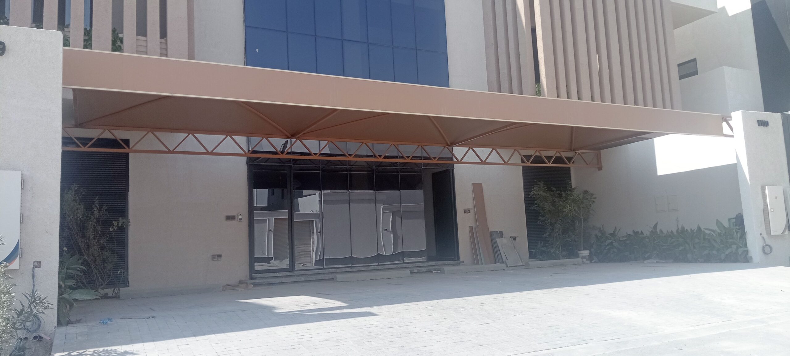 مضلات وسواتر وجلسات وهناجر مستودعات ساندويش بانل و