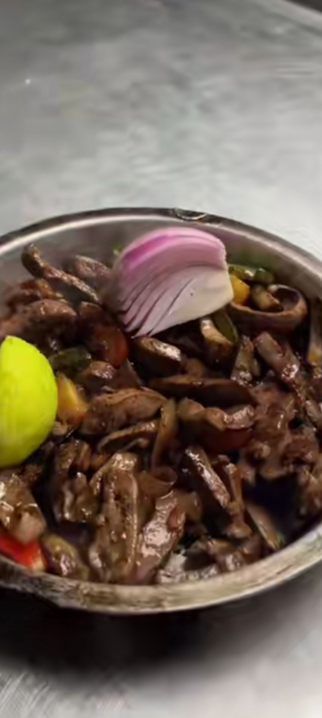 طباخ ذبايح وحشوان متنقل مع جميع الاغراض داخل الريا