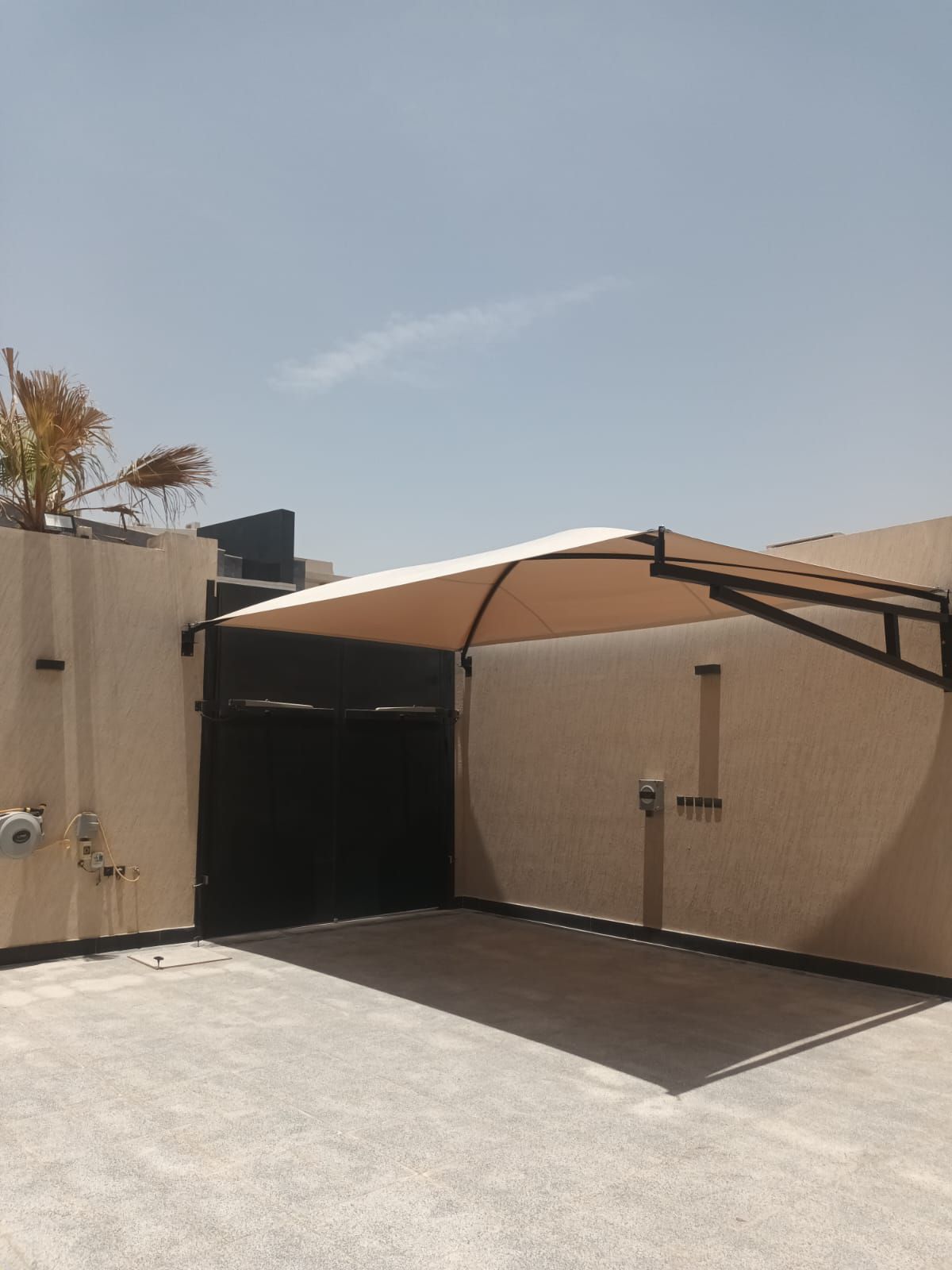 مضلات وسواتر وجلسات وهناجر مستودعات ساندويش بانل و