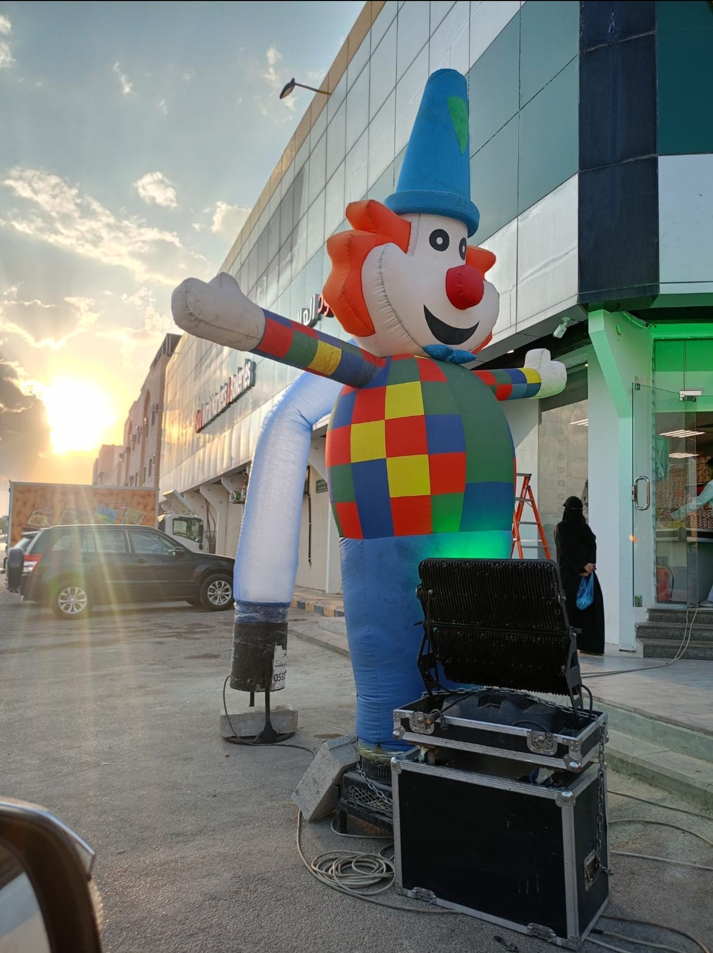 تاجير كشافات ليزر ملونه متحركه اكياس راقصه نفيخات