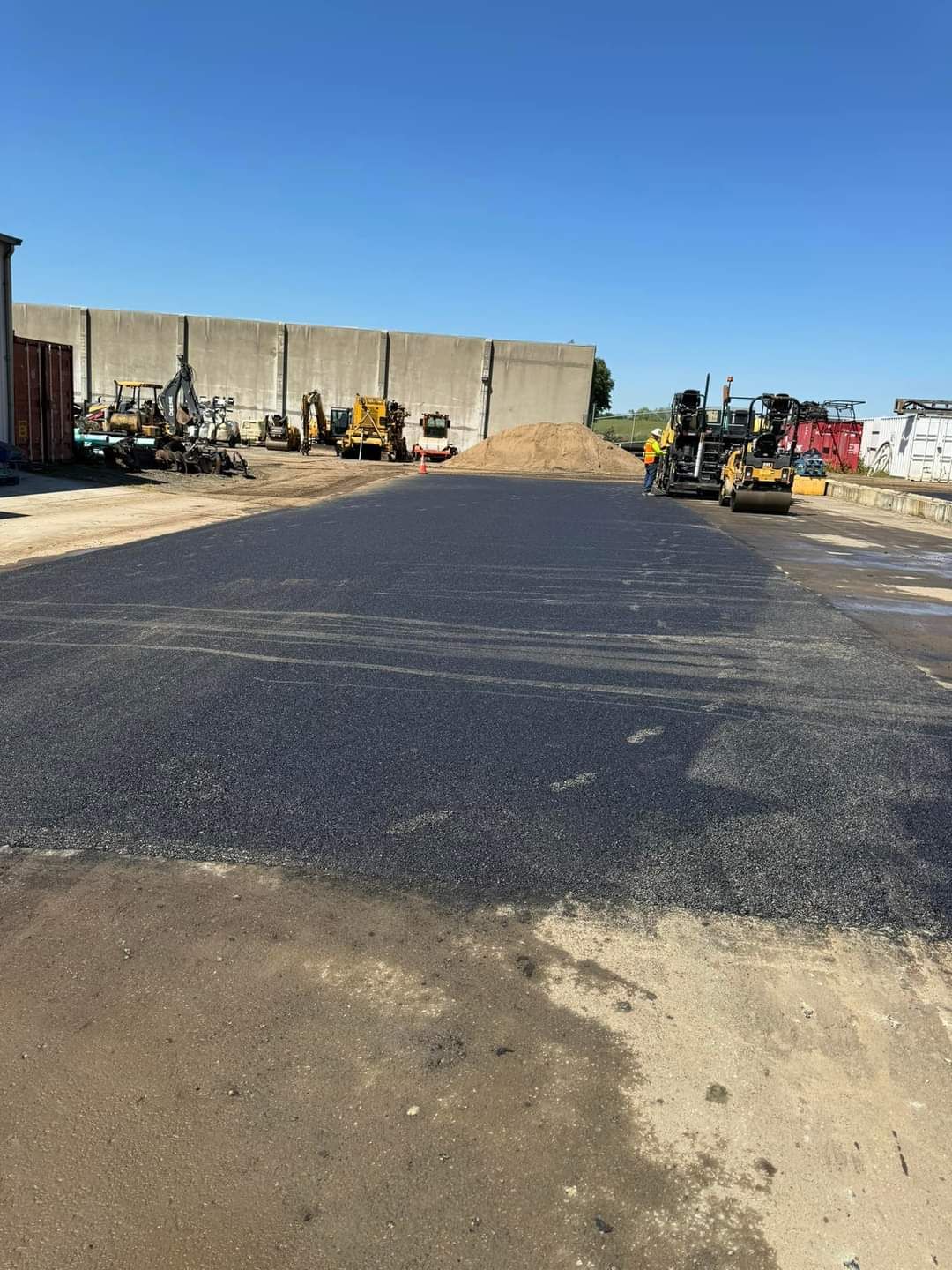 ابو عمر مقاول اسفلت باكستاني