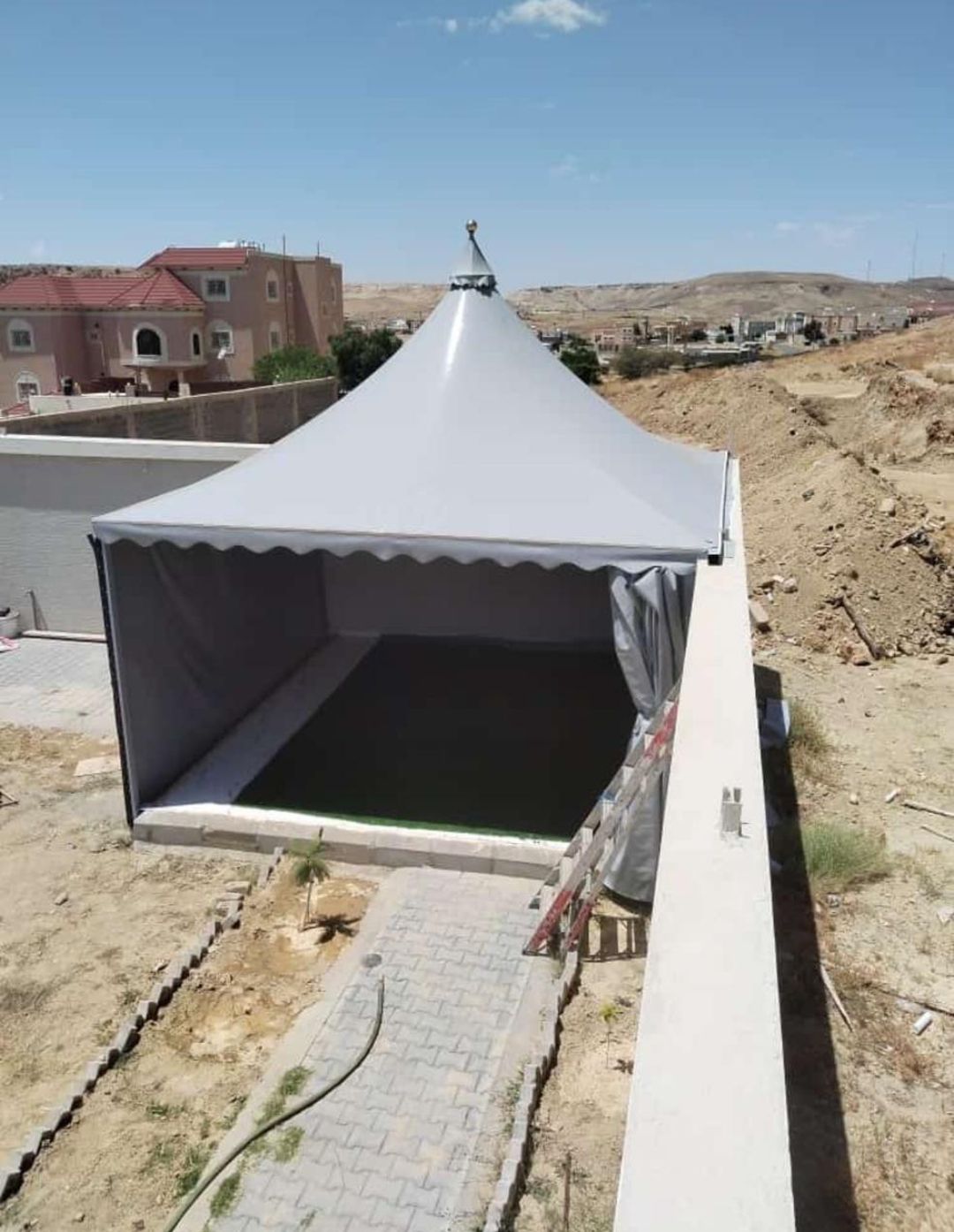 مضلات وسواتر وجلسات وهناجر مستودعات ساندويش بانل و