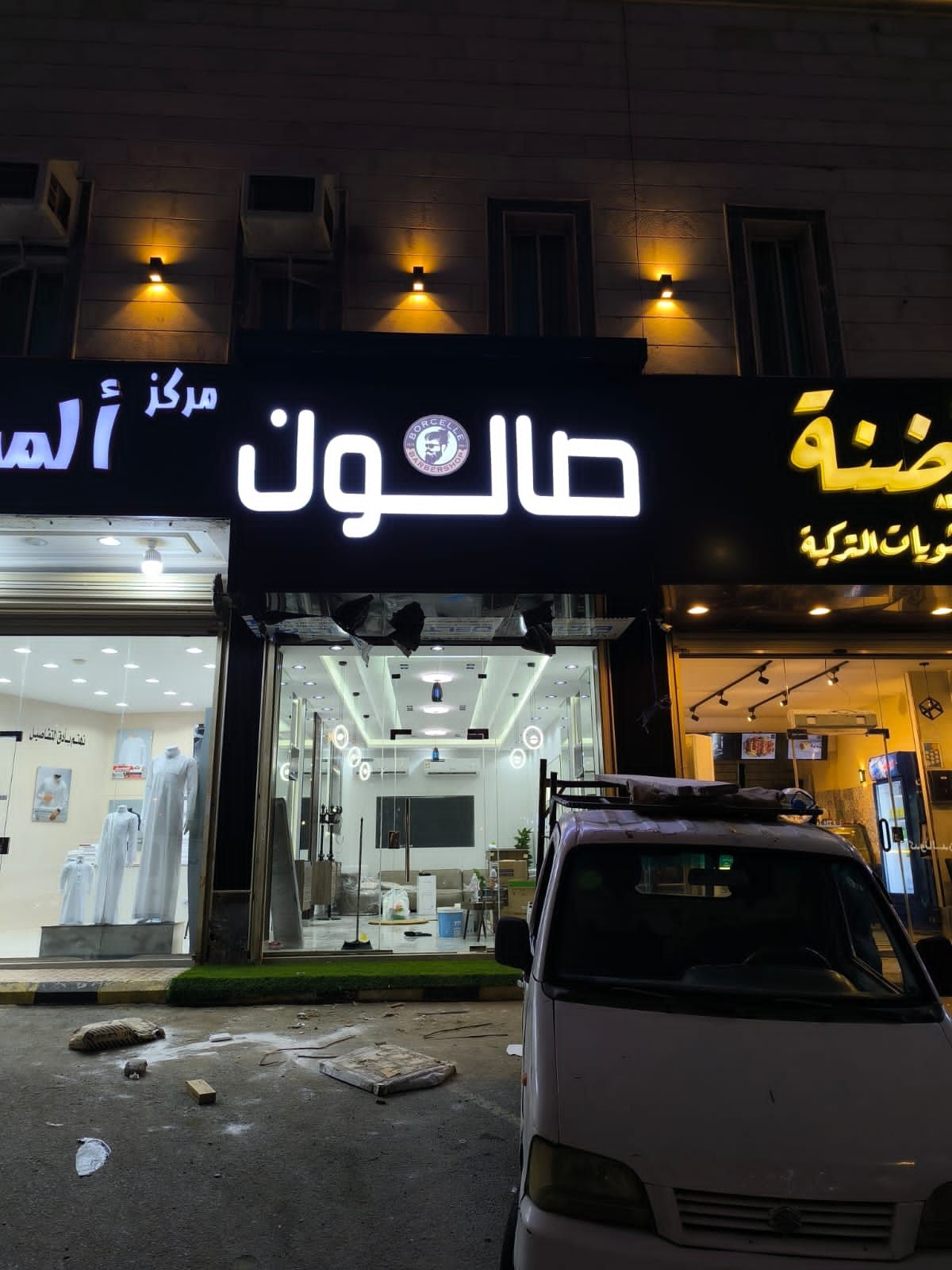 حروف بارزة وكلادينج واجهات ولوحات