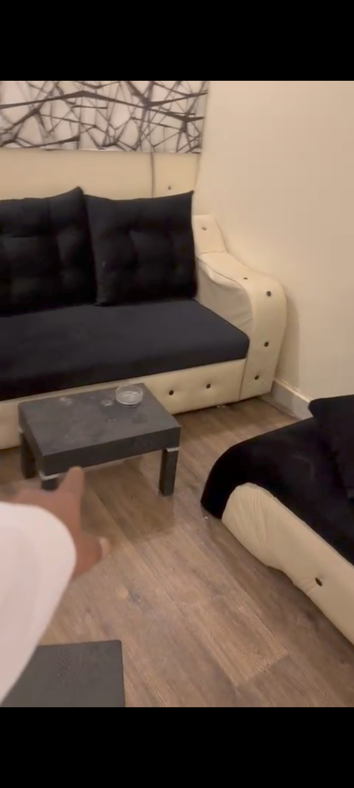 كنب للبيع مع ثلاث طاولات سيم 1500