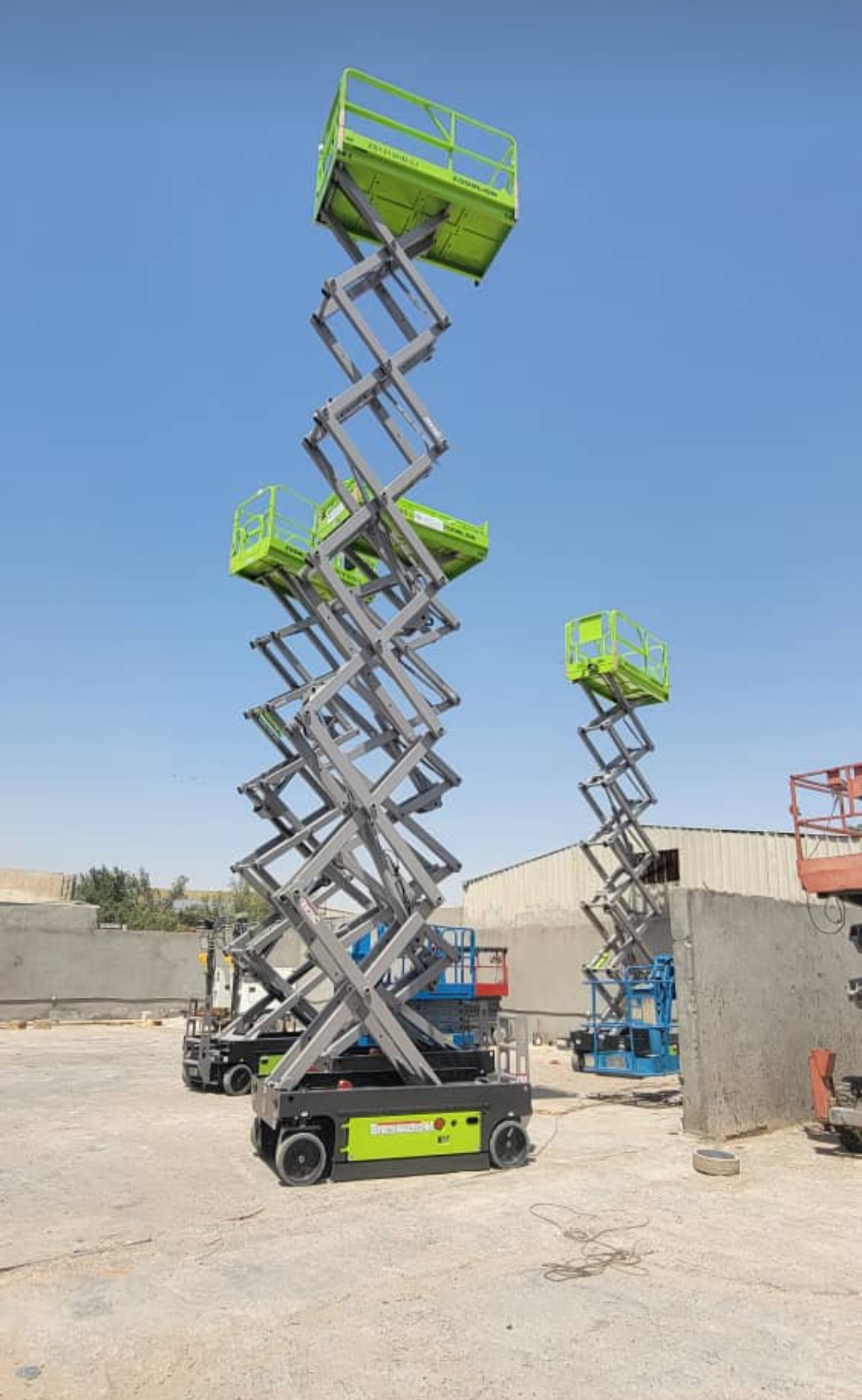 سيزر لفت رافعات شوكية سقالات كهرباء للايجار