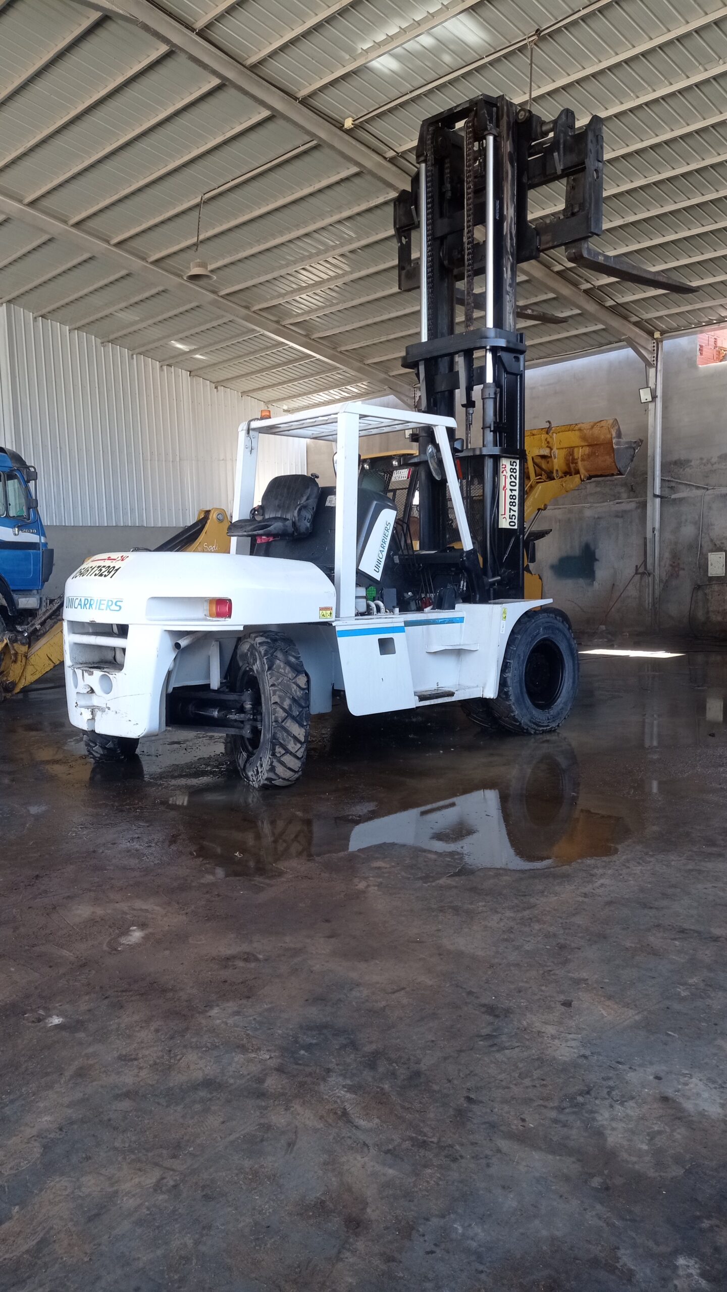 سيزر لفت رافعات شوكية سقالات كهرباء للايجار