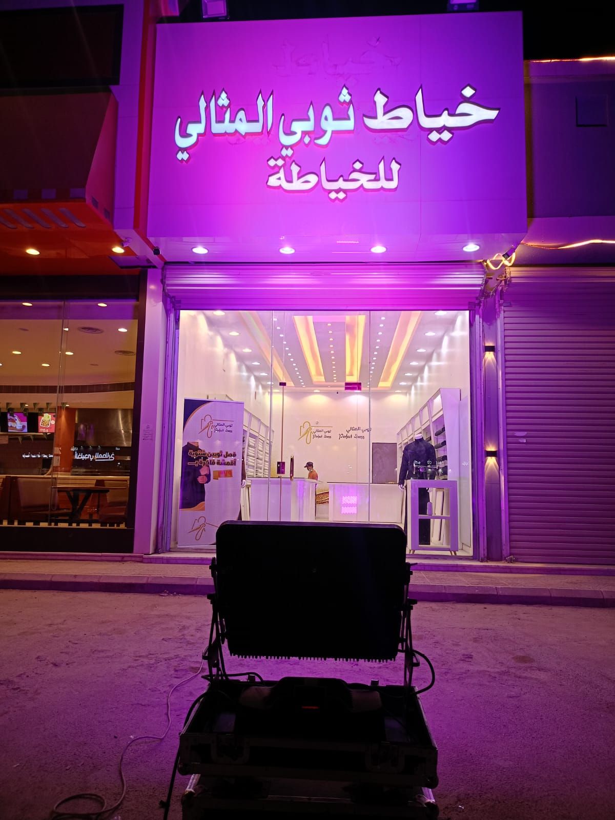 تاجير اجهزه الافتتاح كشافات اضائه بوابات اضائه بال