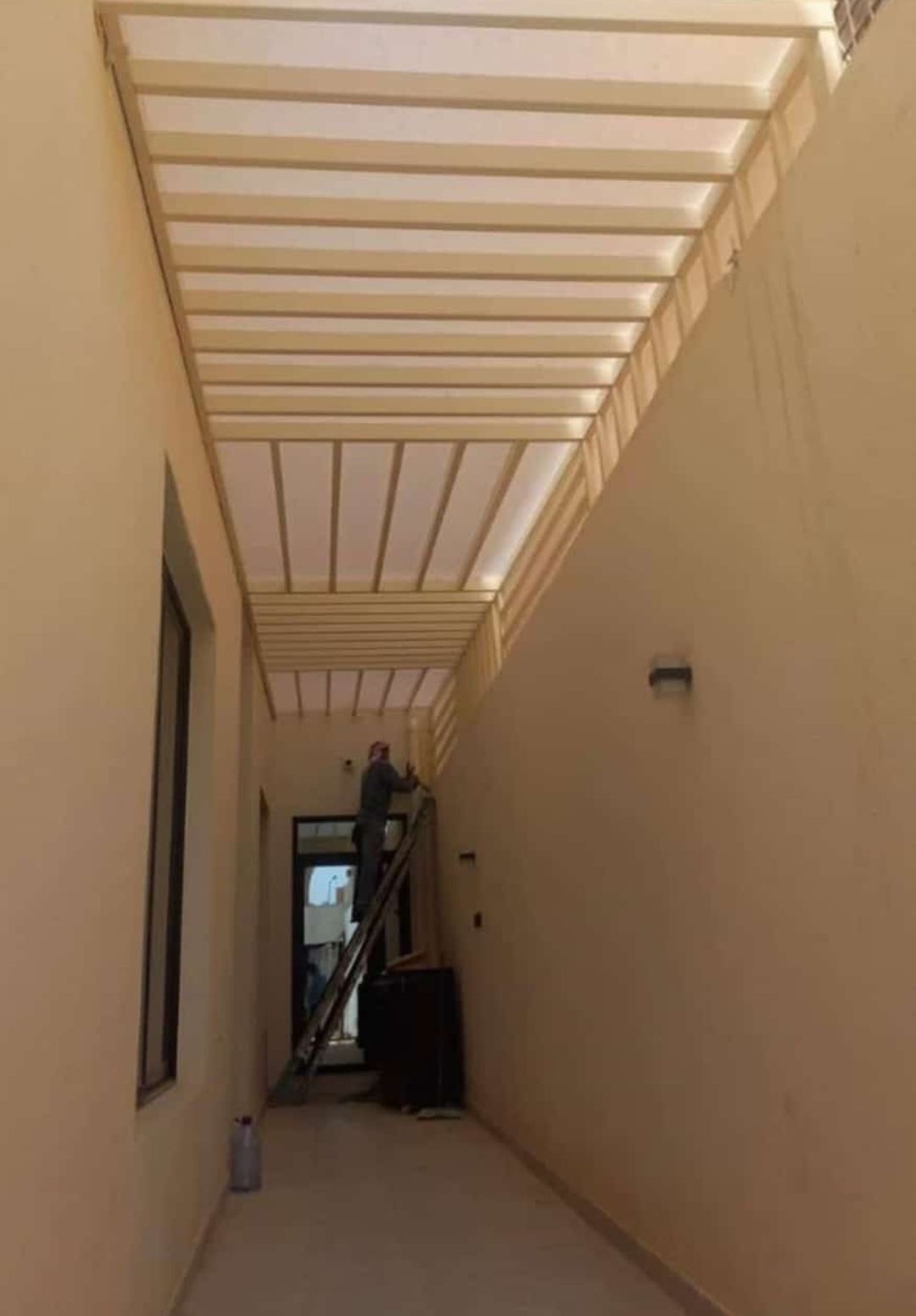 مضلات وسواتر وجلسات وهناجر مستودعات ساندويش بانل و