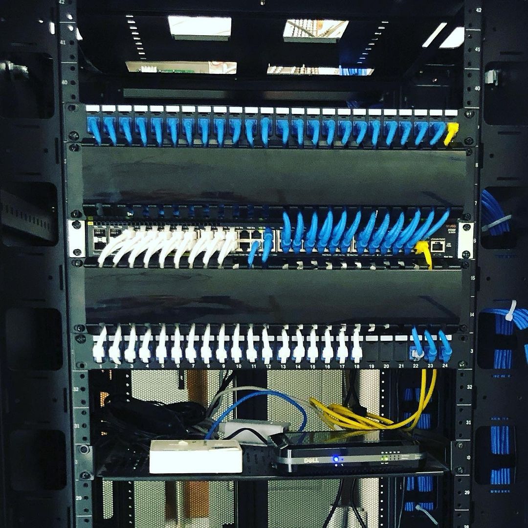 تركيب وتوريد كاميرات المراقبة مقاولات كهربائيه متك