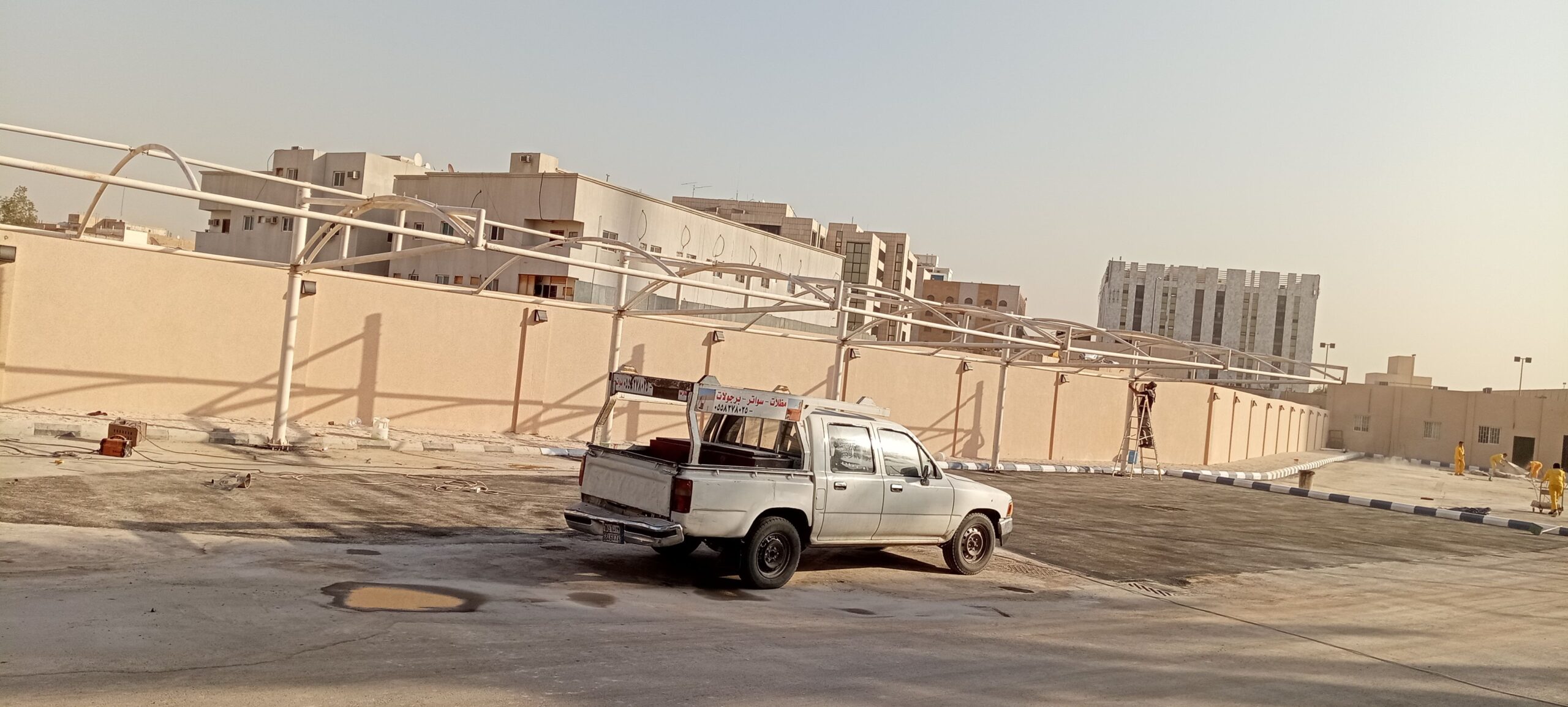 مضلات وسواتر وجلسات وهناجر مستودعات ساندويش بانل و