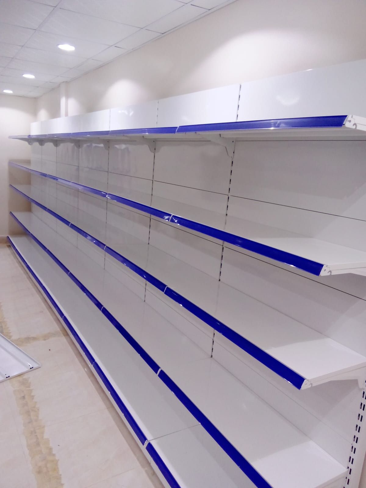 رفوف ودواليب مستودعات