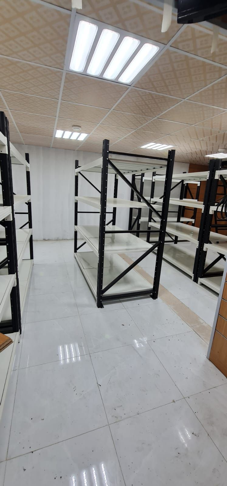 رفوف ودواليب مستودعات