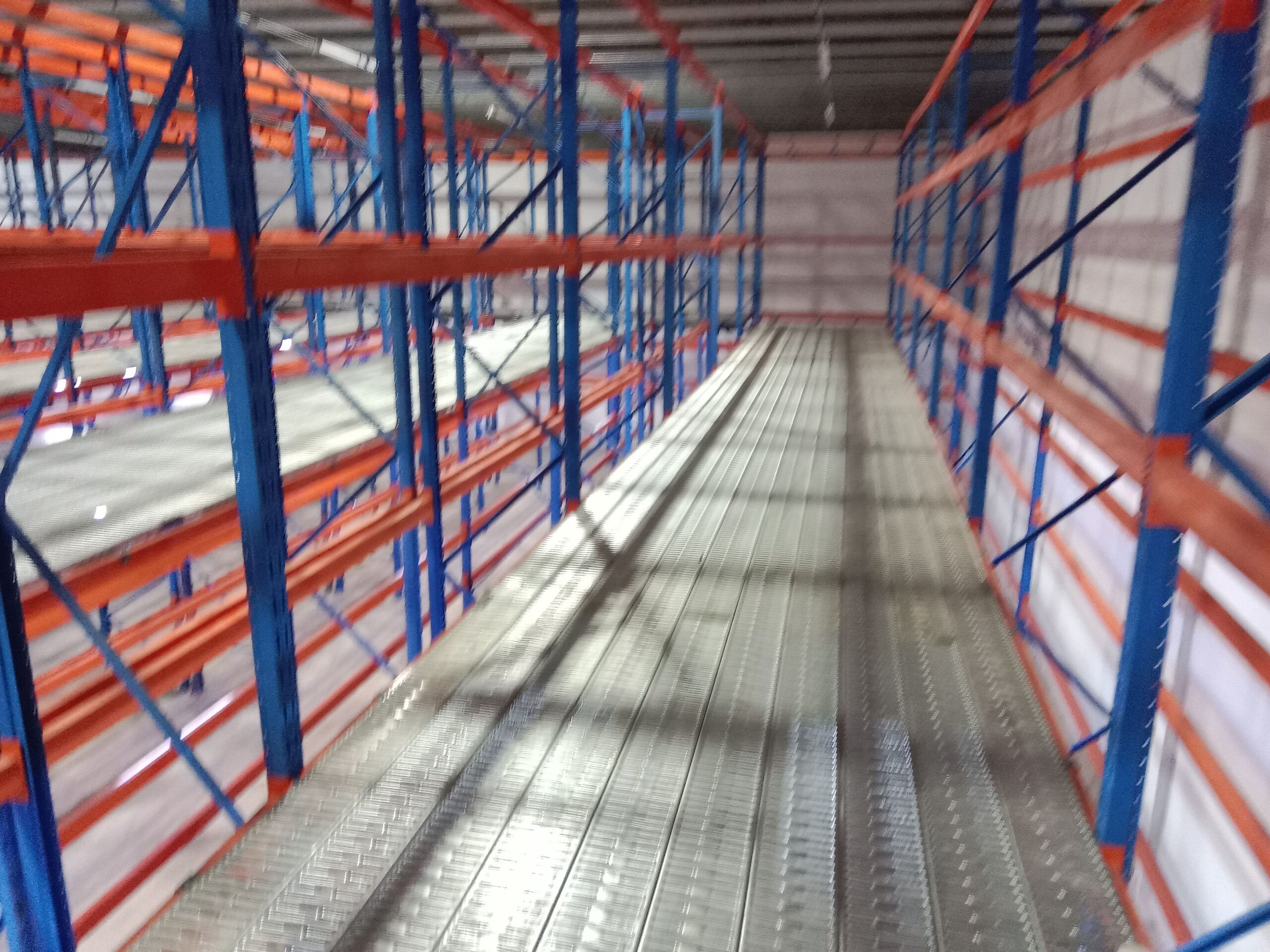 رفوف تخزين مستودعات وبقاله