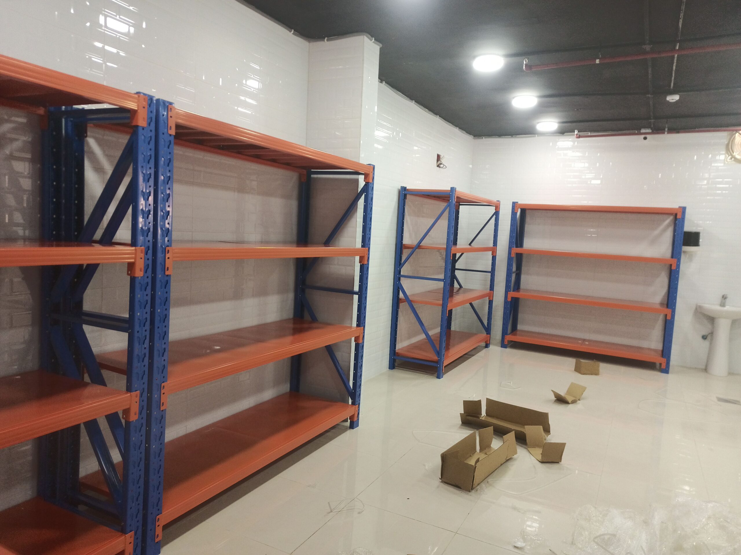 رفوف وارفف مخازن ومستودعات بيع وشراء جميع انواع ال