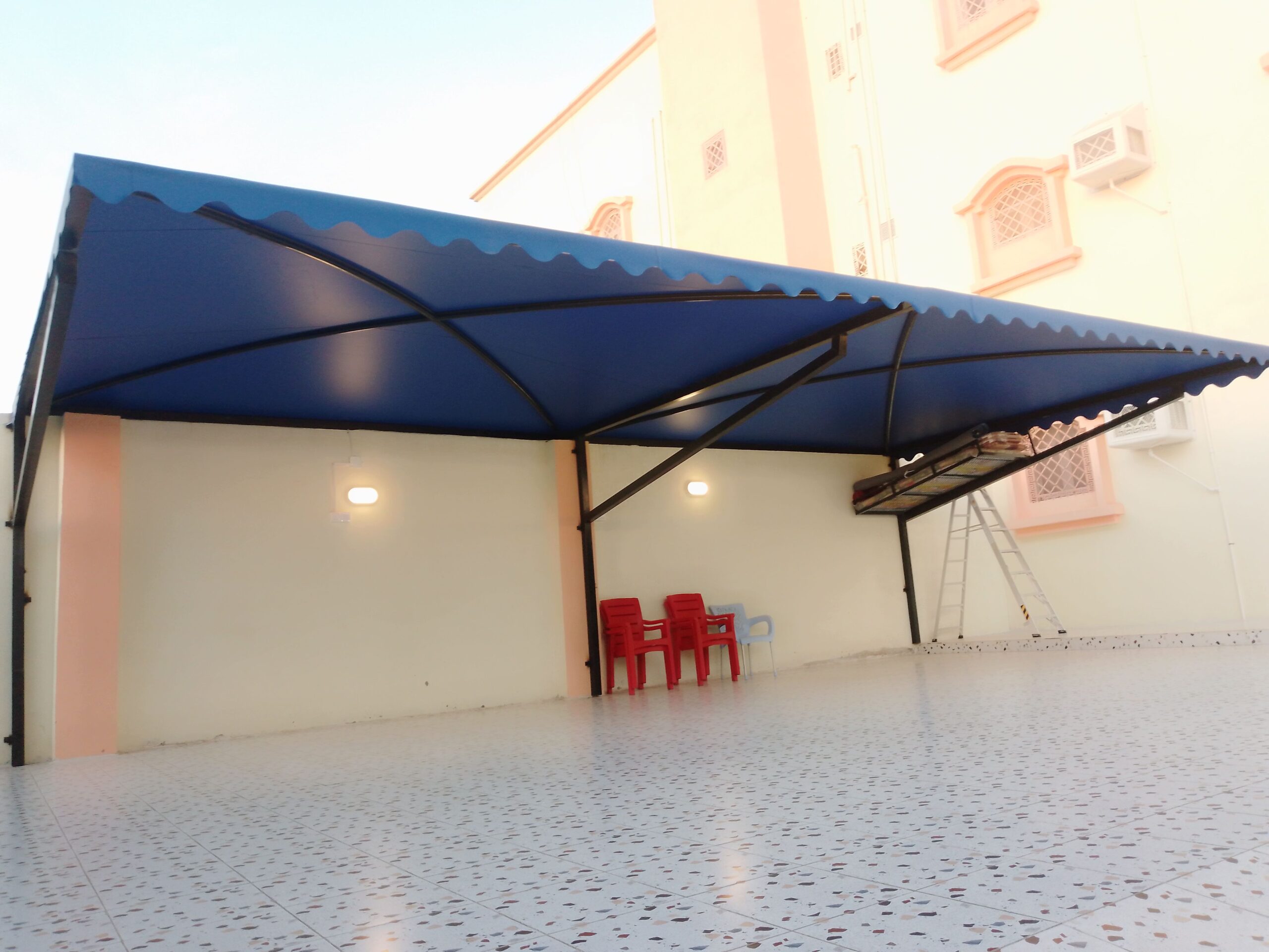 مظلات سيارات سواتر هناجر مستودعات بيوت شعر قرميد