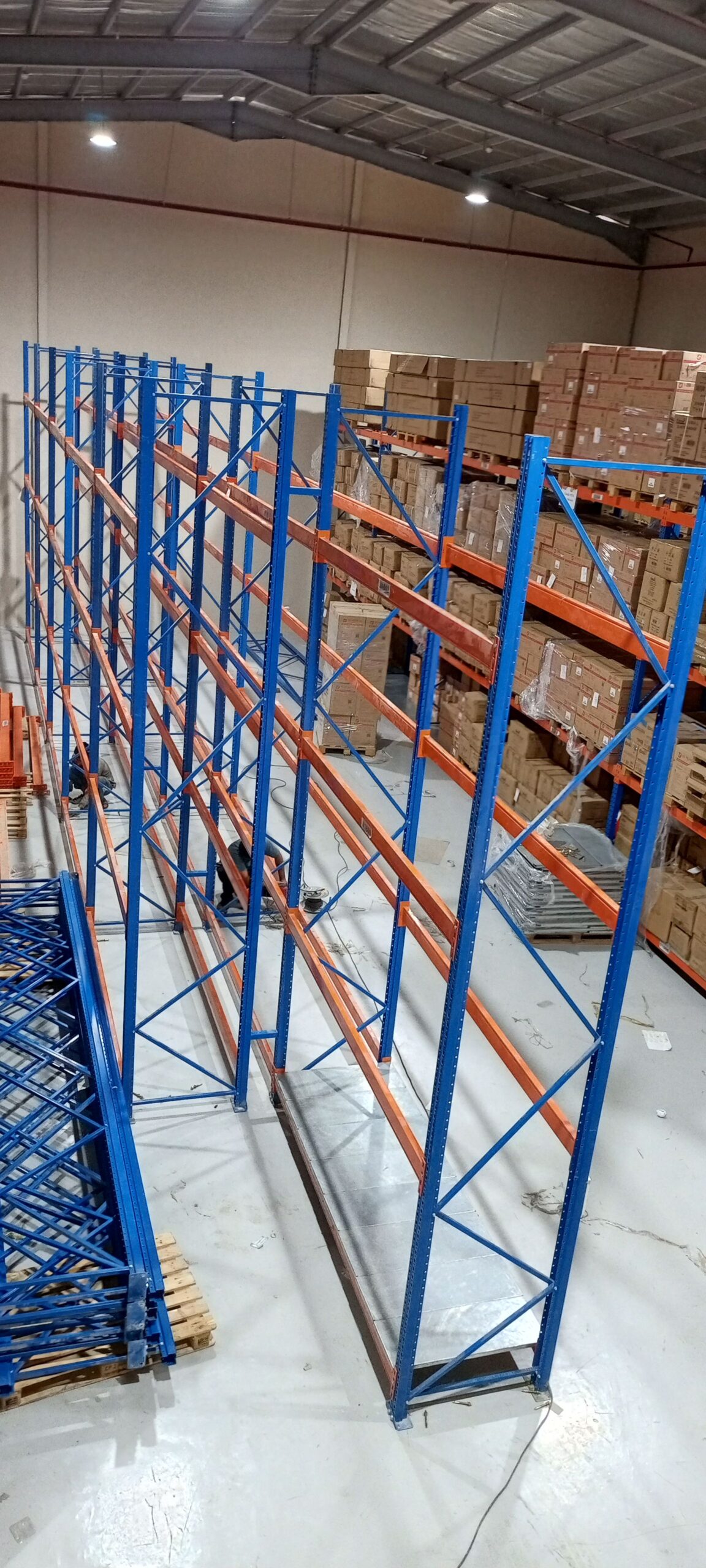 رفوف مستودع ورفوف سوبر ماركت