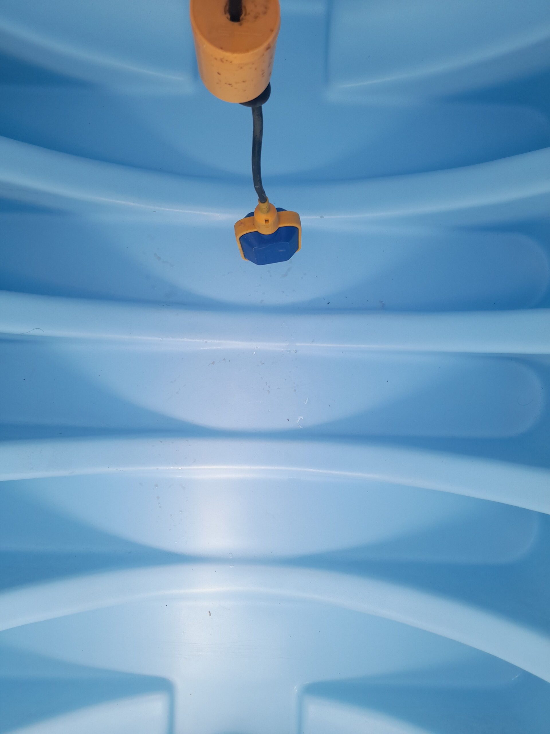 شركة تنظيف شقق والفلل نظافة خزانات عزل خزانات رش م