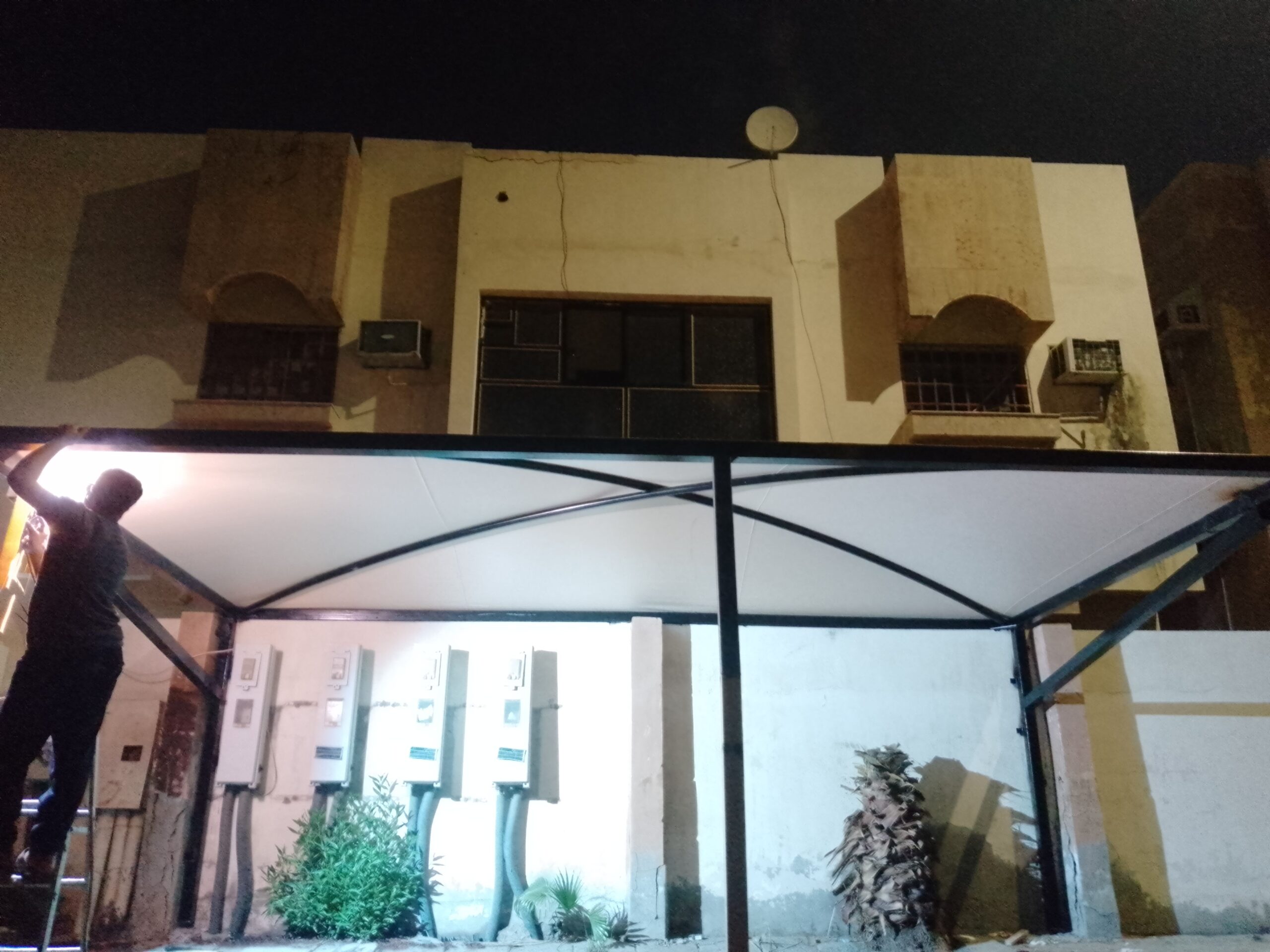 مظلات سيارات سواتر هناجر مستودعات بيوت شعر قرميد