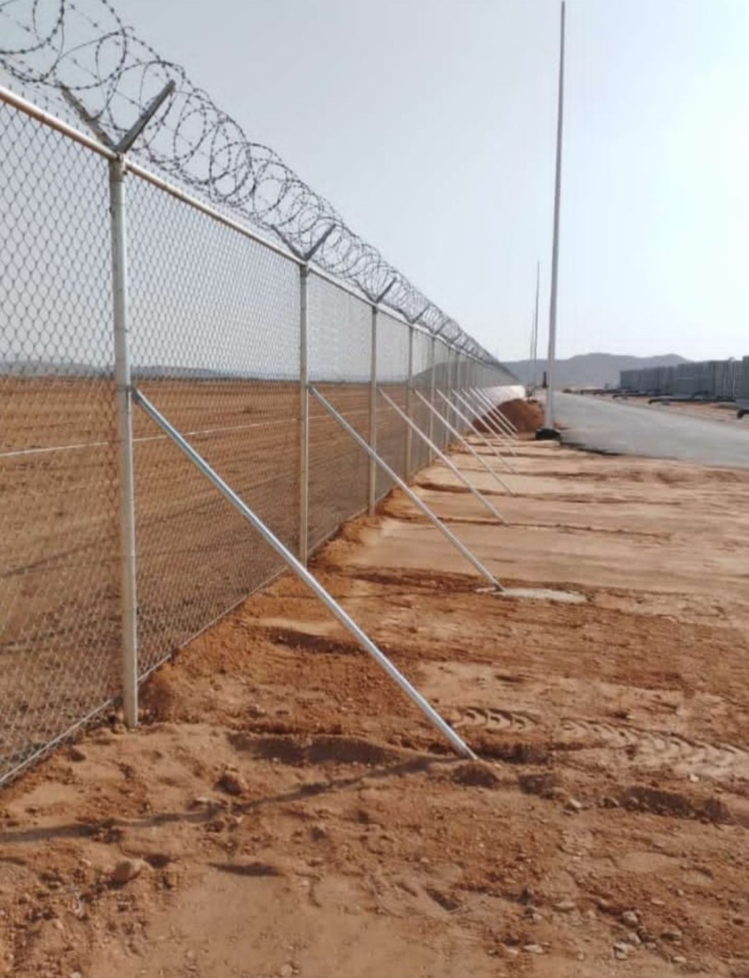مقاول شبوك وسياج امنيه وإنشاء مستودعات ومضلات