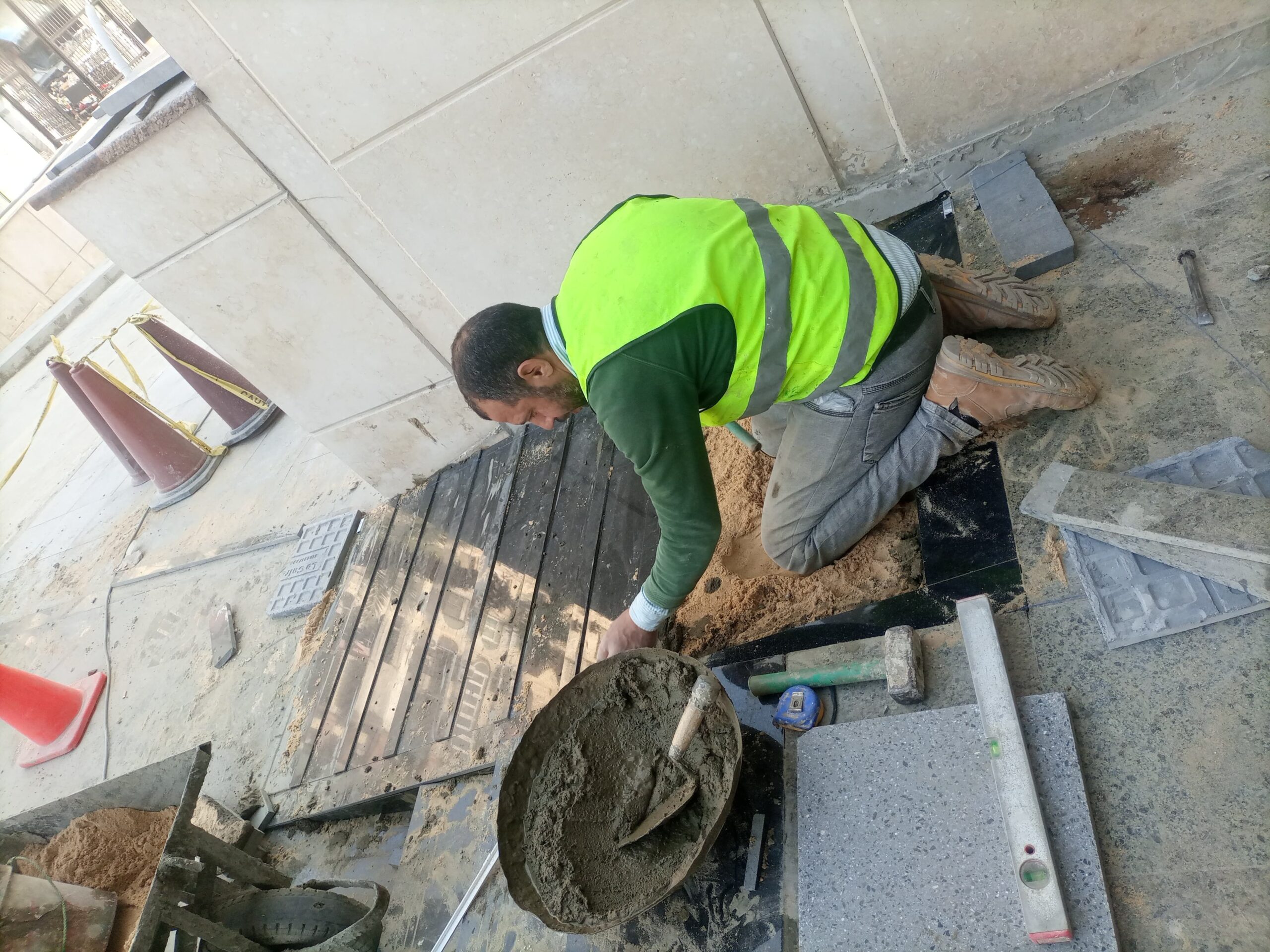 مبلط مصرى سراميك بورسلين ورخام جميع المقاسات وباسع