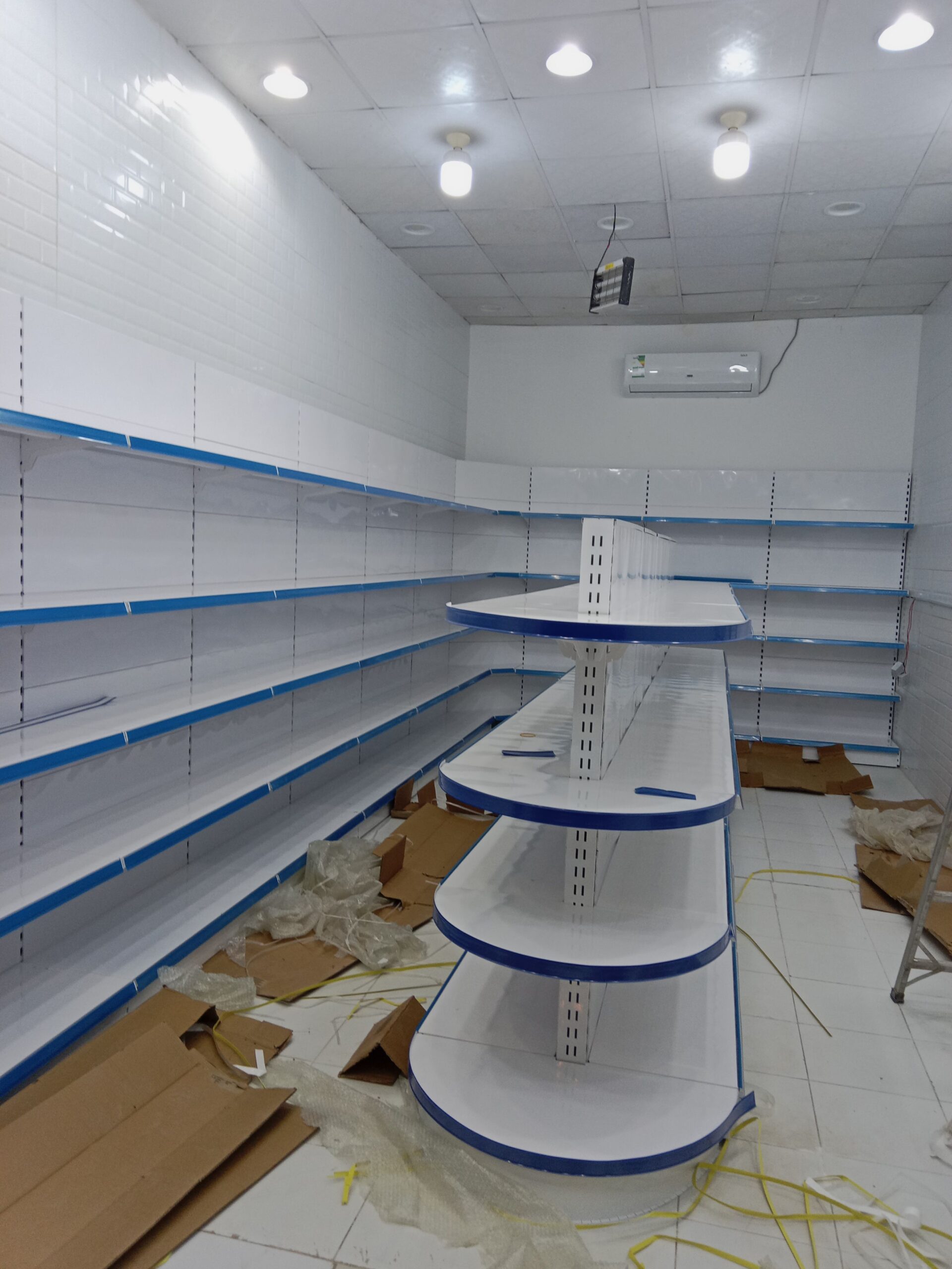 رفوف مستودع اوبقاله جميع انواع الرفوف