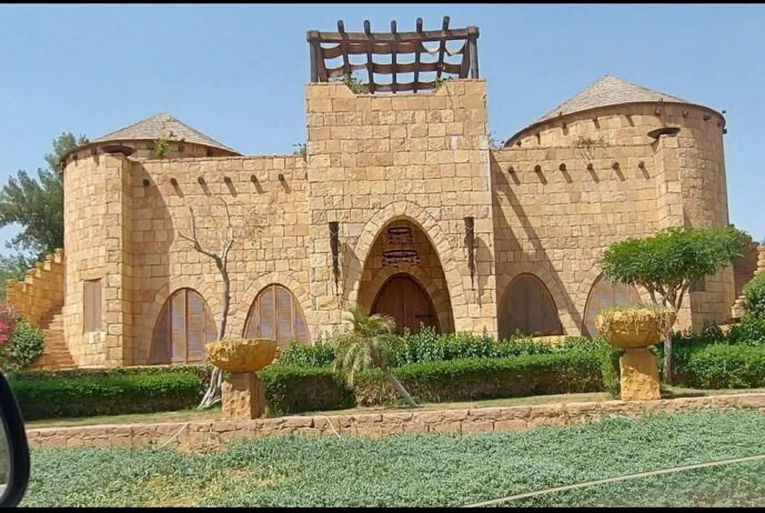مقاول حجر