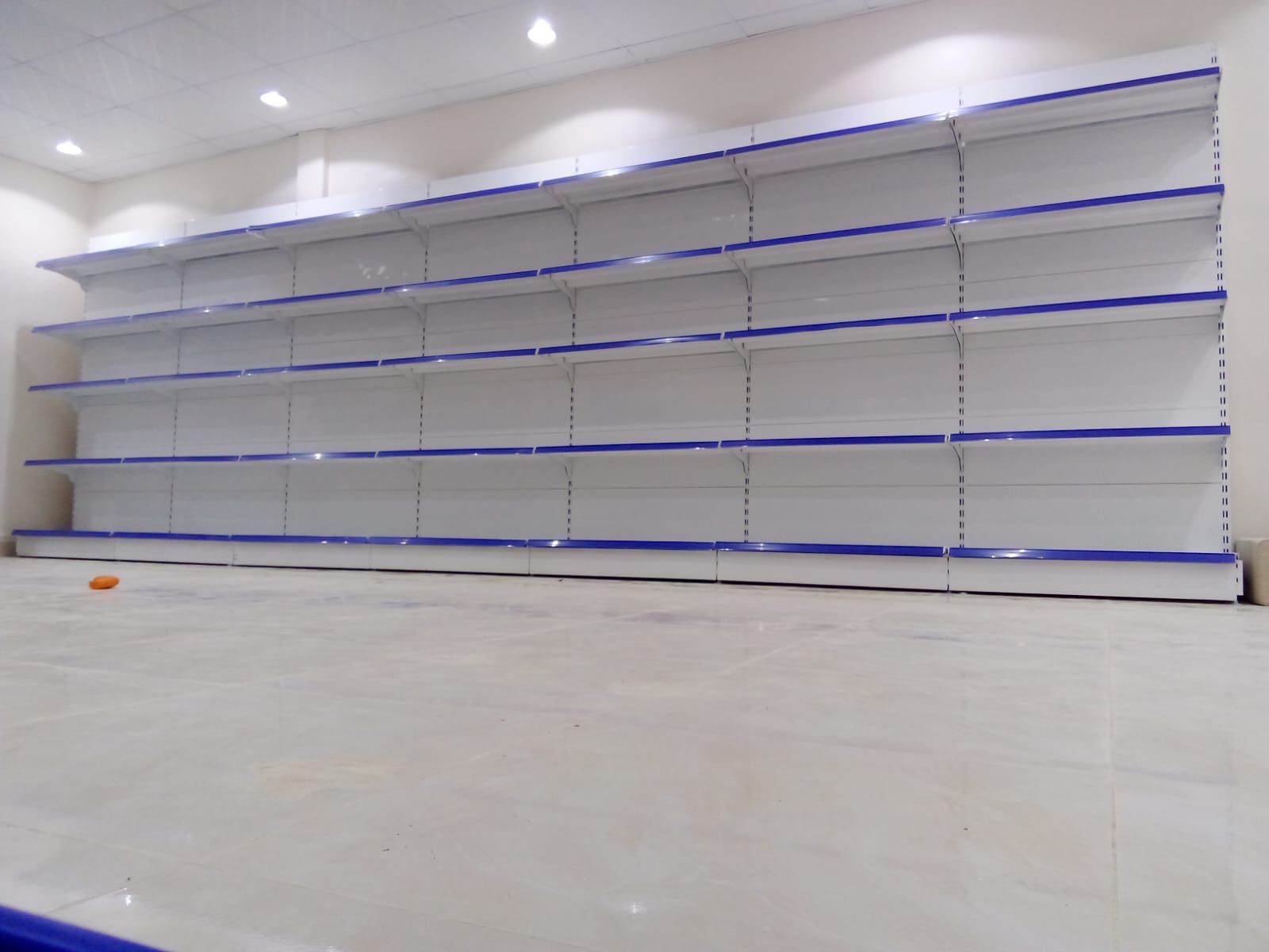 رفوف ودواليب مستودعات