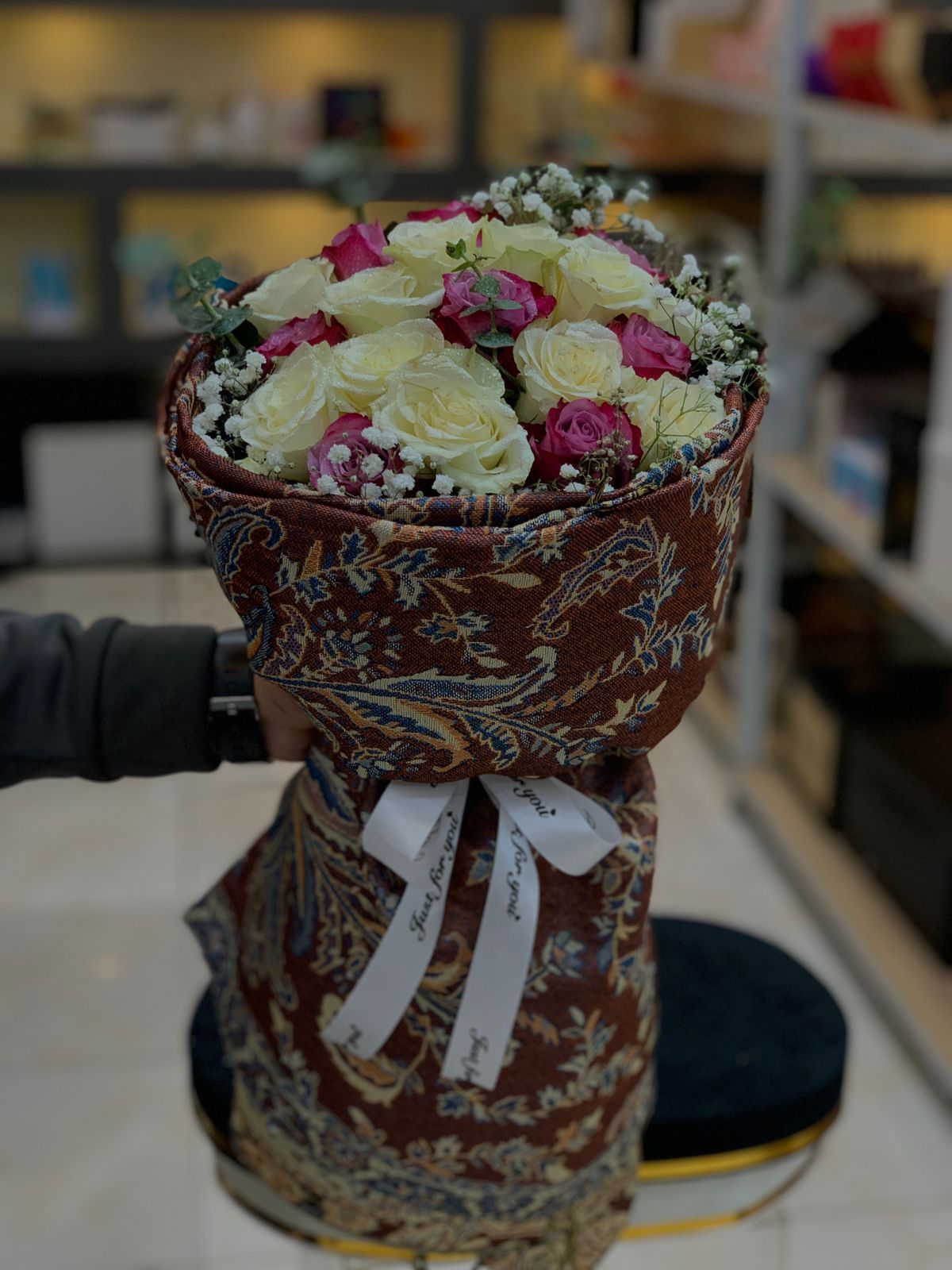 منسق ومعلم ورود وتغليف هدايا 0564086035