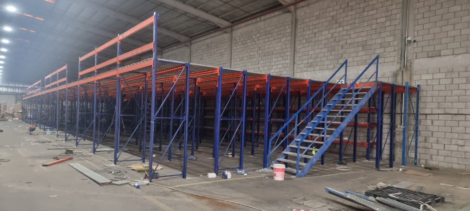 رفوف وارفف مخازن ومستودعات بيع وشراء جميع انواع ال