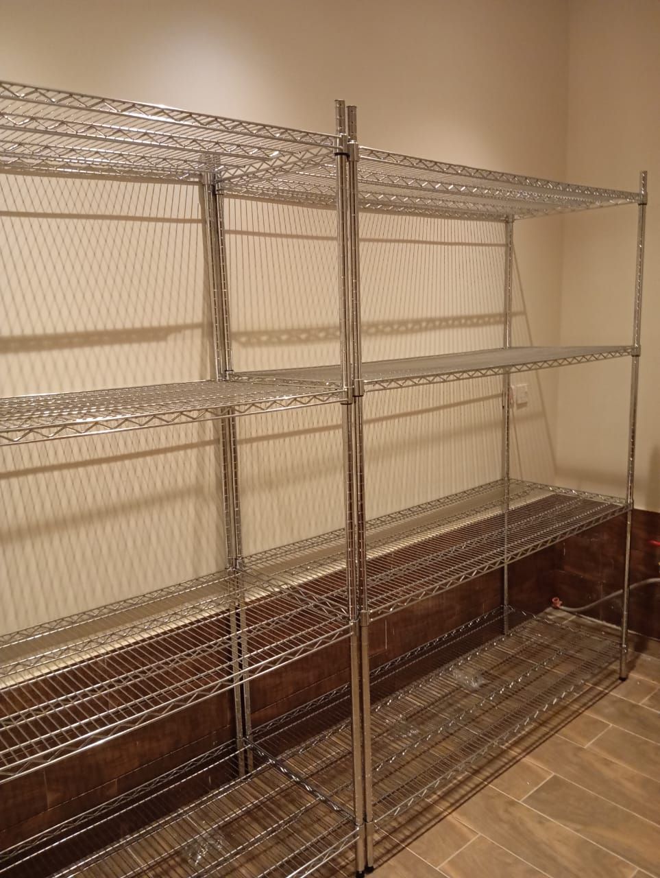 رفوف مستودع اوبقاله