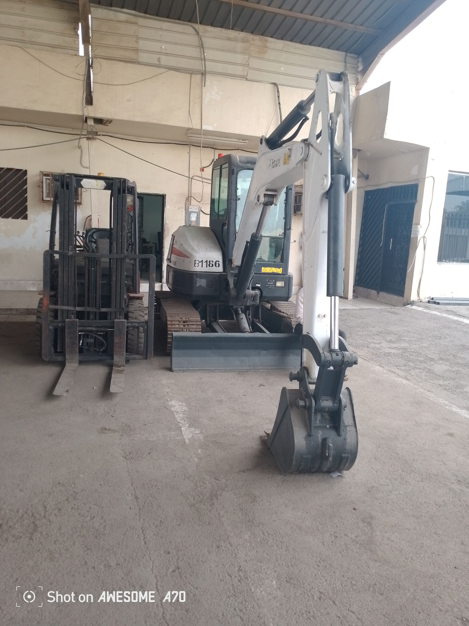 فوركليفت للايجار يومي وشهري جميع الأحجام