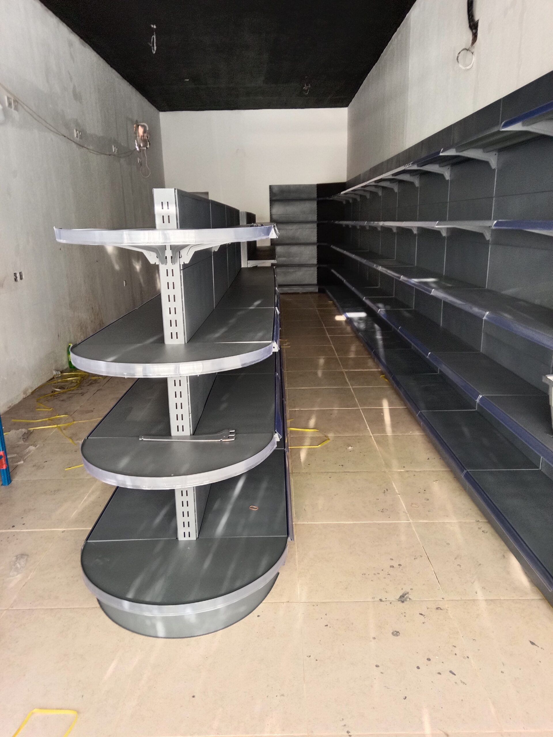 رفوف مستودع اوبقاله